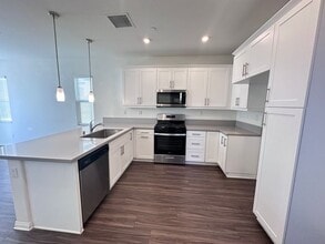 335 S Carson Ct in Rialto, CA - Building Photo - Building Photo