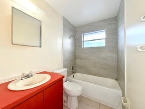 800 NE 14th St in Fort Lauderdale, FL - Foto de edificio - Building Photo