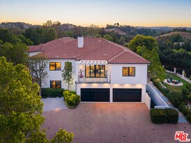 5192 Parkway Calabasas in Calabasas, CA - Building Photo