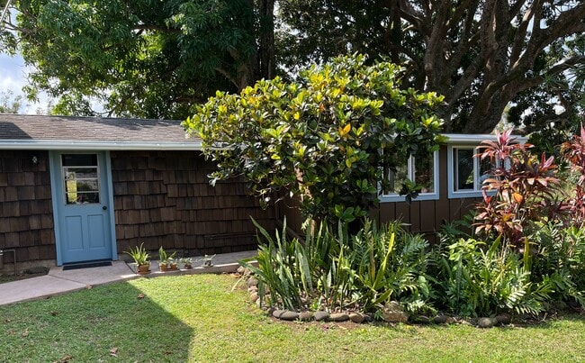 1116 Kokomo Rd in Haiku, HI - Building Photo - Building Photo