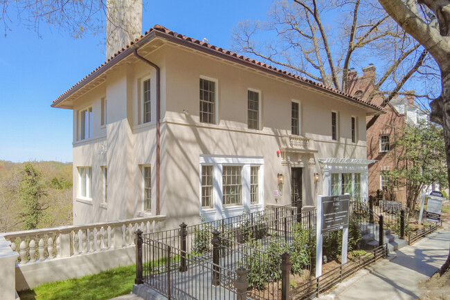 2800 Adams Mill Rd in Washington, DC - Foto de edificio - Building Photo