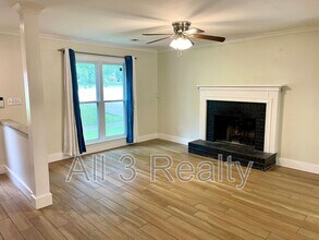 696 Redland Dr in Jonesboro, GA - Foto de edificio - Building Photo