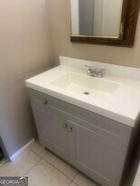 5913 Sutcliff Square in Lithonia, GA - Building Photo