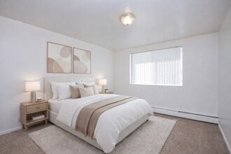 Bristol Square in Colorado Springs, CO - Foto de edificio - Building Photo