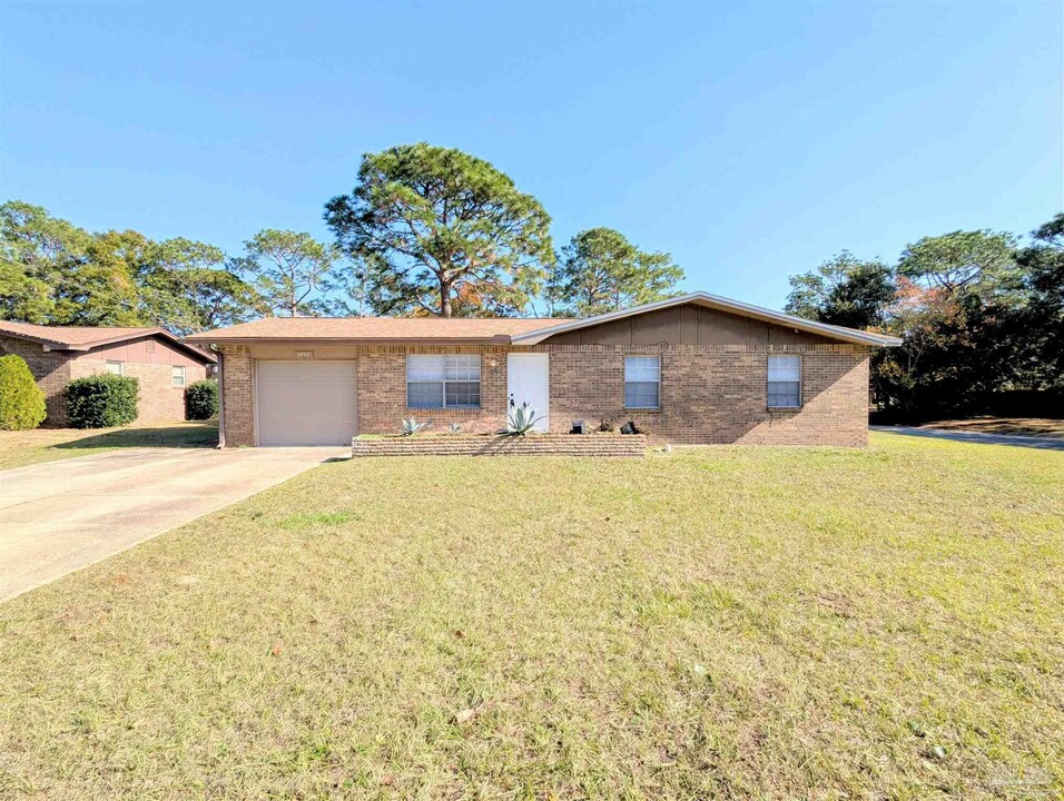 2990 Newton Dr in Pensacola, FL - Building Photo