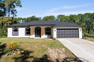3470 E Elias Cir in North Port, FL - Building Photo
