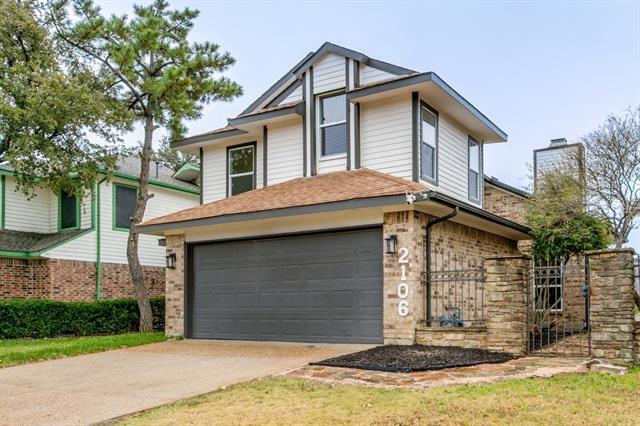 2106 Avignon Dr in Carrollton, TX - Building Photo