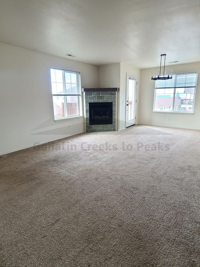 property at 1098 Longbow Ln