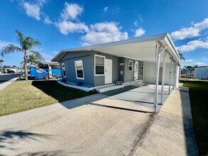 10810 Freedom Dr in Port Richey, FL - Building Photo - Building Photo