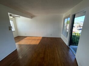 4068 Oakcrest Dr, Unit 3 in San Diego, CA - Building Photo - Building Photo