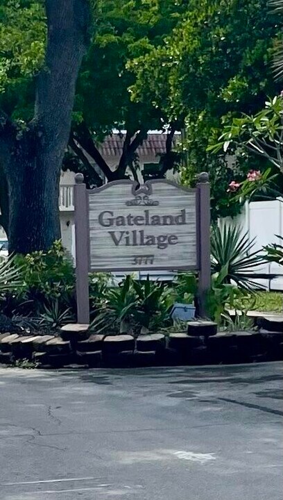 3777 NW 78th Ave in Hollywood, FL - Foto de edificio