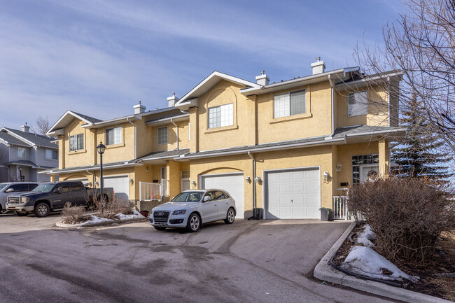 50 Beddington Gdns NE in Calgary, AB - Building Photo - Building Photo