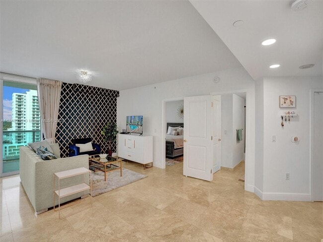 1250 S Miami Ave, Unit 1201 in Miami, FL - Building Photo - Building Photo