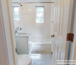 81 Saint Paul St, Unit 86-2 in Brookline, MA - Building Photo - Building Photo