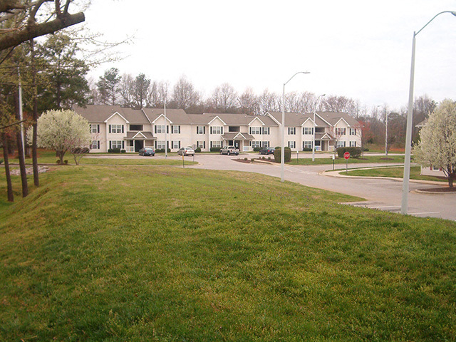 Foxborough Pines in Henderson, NC - Building Photo - Building Photo