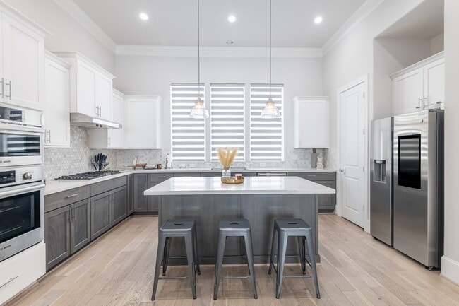 property at 1208 Timbergrove Park St