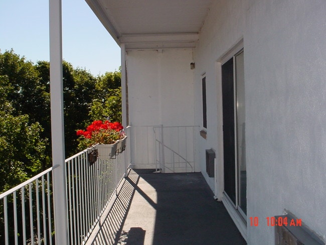 6 Gilson Rd