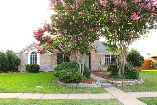 property at 3804 Warwick Ln