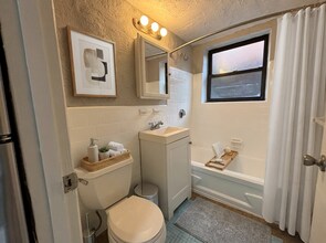 48 Harvard Ave, Unit B1 in Brookline, MA - Building Photo - Building Photo