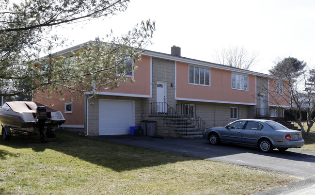 165 Kenyon Rd in Tiverton, RI - Foto de edificio - Building Photo