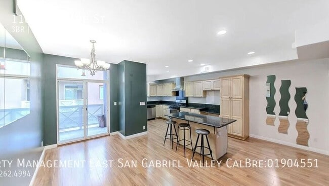 property at 11622 Oxnard St