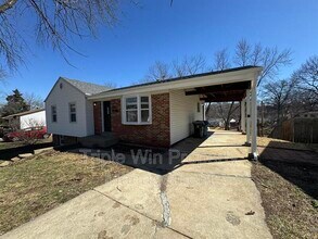 5122 Ville Maria Ln in Hazelwood, MO - Building Photo - Building Photo