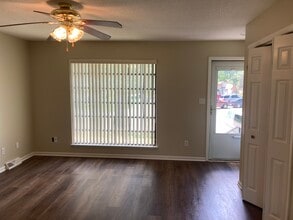 1406 E Willow Dr in Olathe, KS - Building Photo - Building Photo