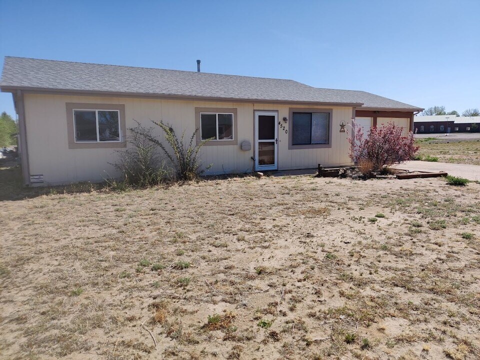 4520 Eastcrest Cir E in Colorado Springs, CO - Building Photo