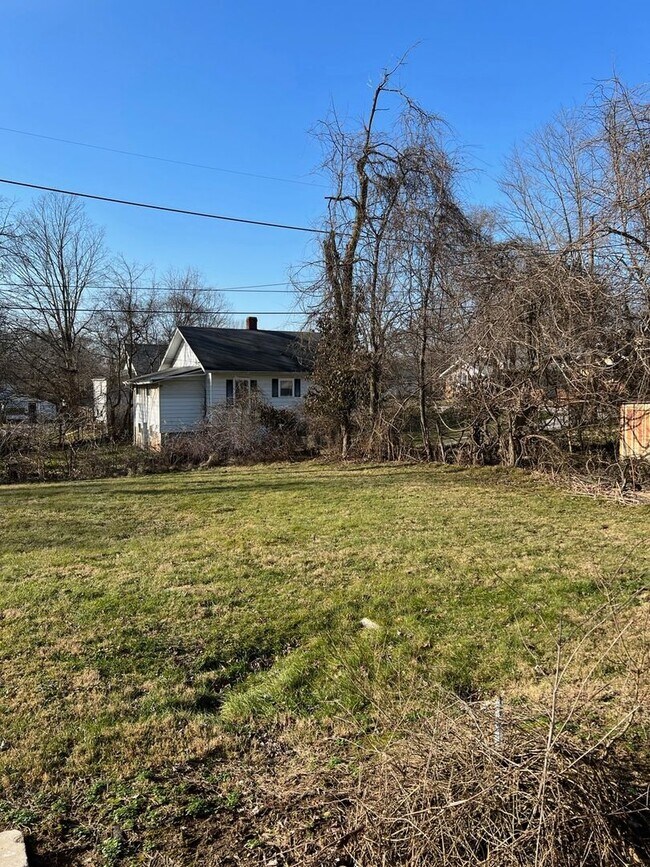 1202 S Park Ave in Bloomington, IN - Building Photo - Building Photo