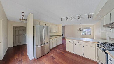 959 SW 3rd Ave in Oak Harbor, WA - Building Photo - Building Photo