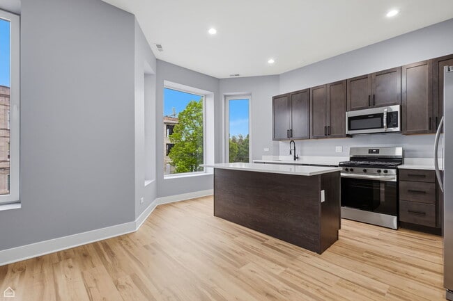 1544 S Sawyer Ave in Chicago, IL - Building Photo - Building Photo