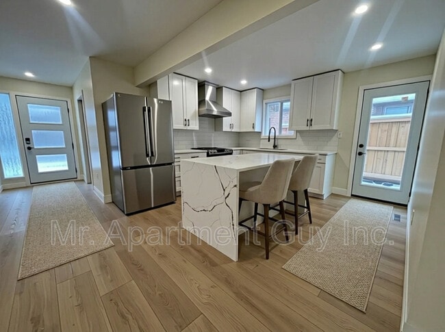 2531 Cavendish Dr in Burlington, ON - Building Photo - Building Photo