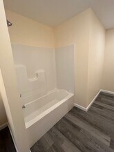 4 Boulder Dr, Unit B in Milford, ME - Building Photo - Building Photo