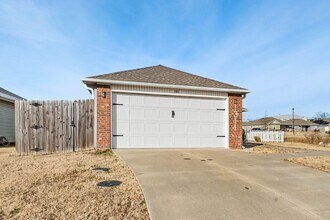 1311 S Scissortail Ln in Fayetteville, AR - Building Photo - Building Photo