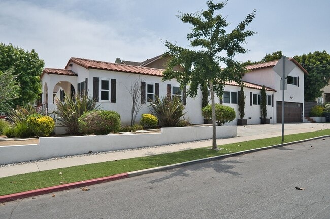 property at 861 Sheldon St