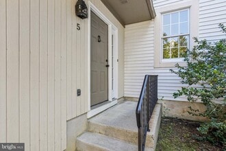5 Saddle Dr in Mount Laurel, NJ - Building Photo - Building Photo