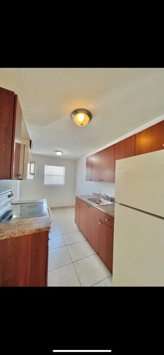 16120 NE 19th Pl, Unit 1 in North Miami Beach, FL - Foto de edificio