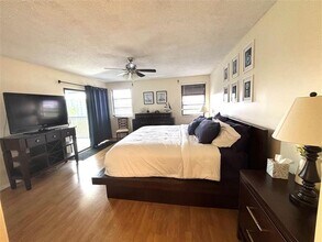 2238 N Cypress Bend Dr in Pompano Beach, FL - Building Photo - Building Photo