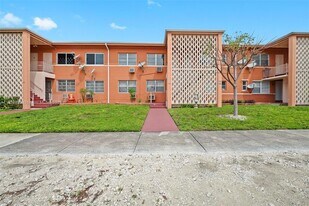 3571 SW 10th St, Unit 10B in Miami, FL - Building Photo