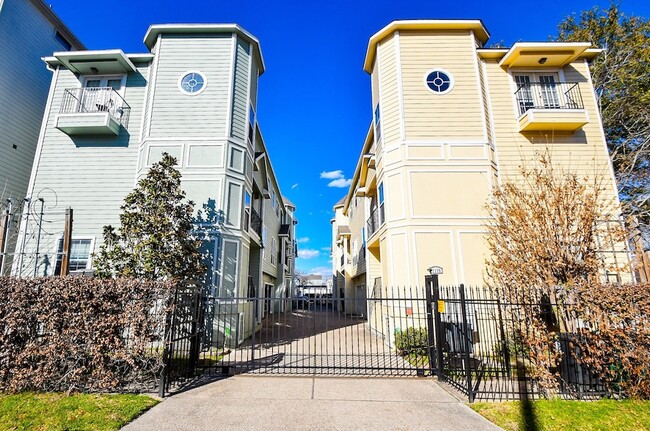 property at 1129 W 15th 1/2 St