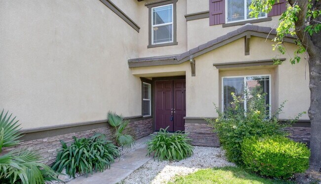 8211 Ridgegate Ct in Bakersfield, CA - Building Photo - Building Photo