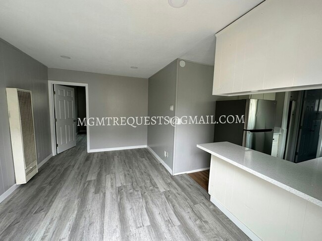 189 E Ellis St in Long Beach, CA - Foto de edificio - Building Photo