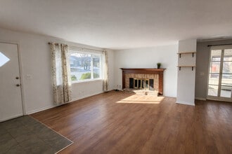 5440 Benton Ave in Downers Grove, IL - Building Photo - Building Photo