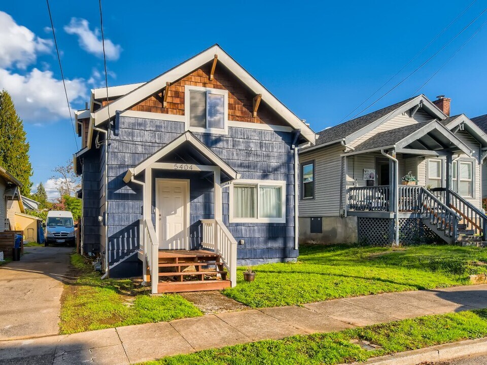 5404 NE 17th Ave in Portland, OR - Foto de edificio