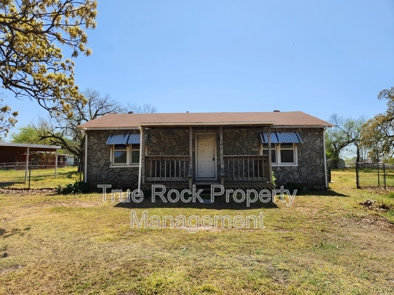 203 E 4th in Asher, OK - Building Photo