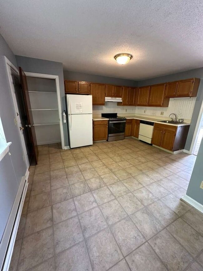 176 Lincoln St in Waterbury, CT - Building Photo - Building Photo