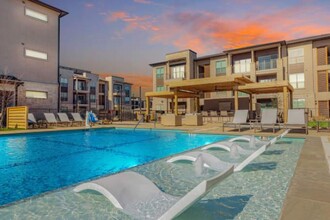 600 Farm to Market 1626 in Austin, TX - Foto de edificio - Building Photo