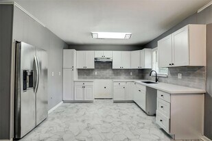 217 Loon River Dr in Huffman, TX - Building Photo