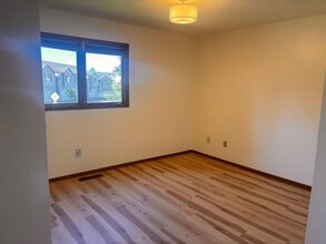 10260 Jamestown Dr in Anchorage, AK - Building Photo - Building Photo