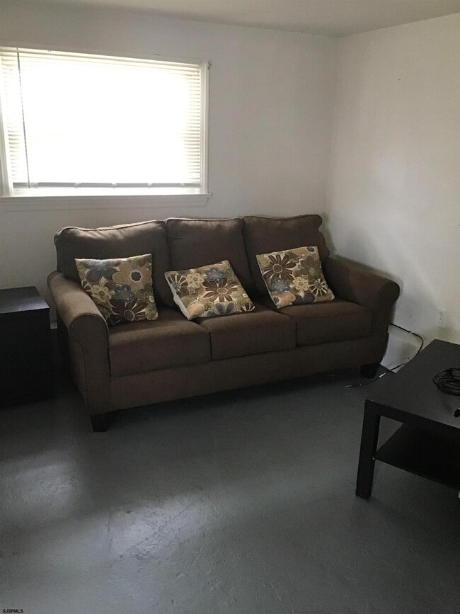 9317 Monmouth Ave in Margate City, NJ - Foto de edificio - Building Photo